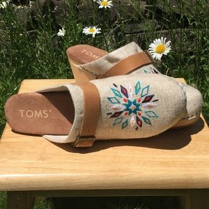 Toms Embroidered Elisa Clogs